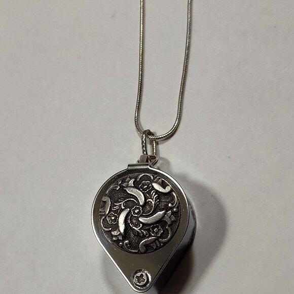 Magnifying Glass Oxidized Silver Floral Ornate Pendant Necklace 20x - Picture 4 of 8